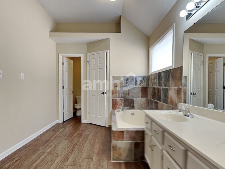 Building Photo - 5181 Marlboro Ct