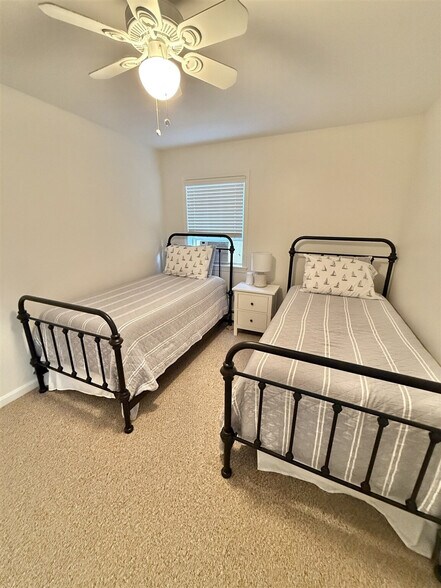 Building Photo - 164 Pine Point Rd