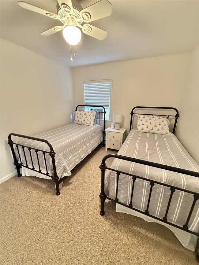 Building Photo - 164 Pine Point Rd