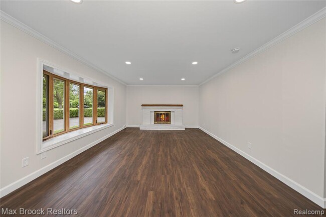 Building Photo - 6695 Lahser Rd