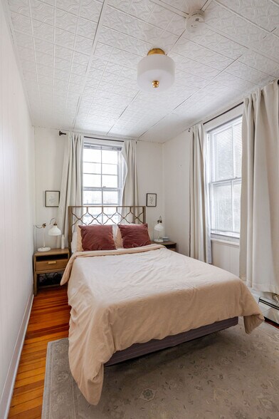 Building Photo - 552 Columbia St