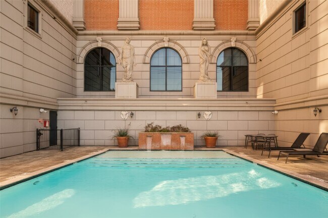 Building Photo - 1025 S Shepherd Dr