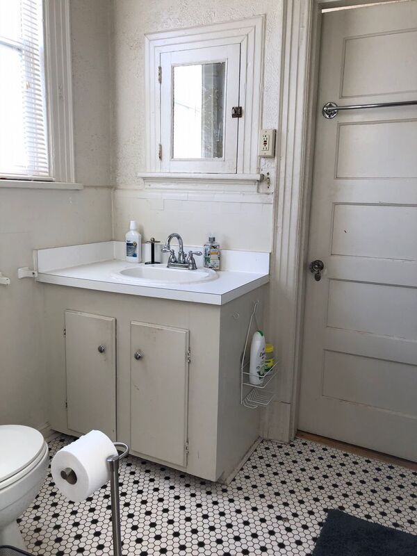 Building Photo - 603 S Davis Ave