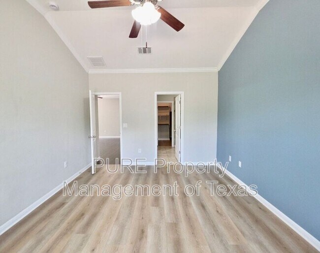 Building Photo - 13400 Briarwick Dr