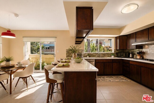 Building Photo - 2657 Zorada Dr