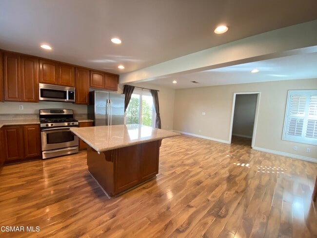Building Photo - 850 Rim Crest Dr