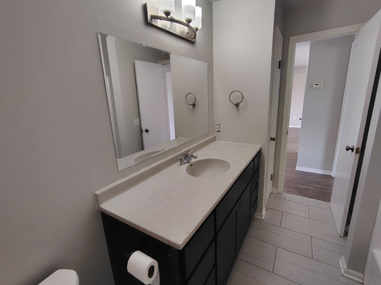 Building Photo - 2634 Randall Ave NW