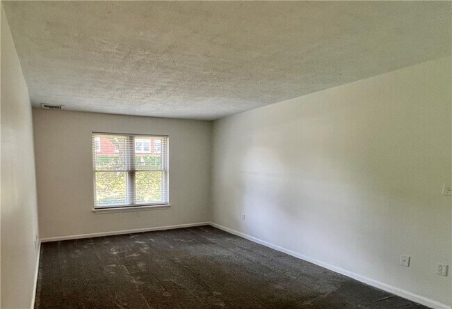 Building Photo - 3524 W Shore Rd