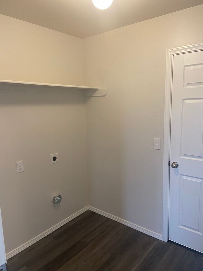 Building Photo - PRE-LEASING NOW — Comfortable 3-Bedroom | 2-Bath Home in Fox Hollow