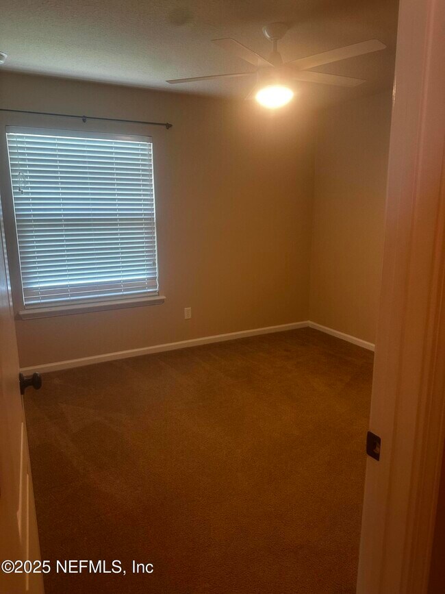 Building Photo - 45157 Ingleham Cir