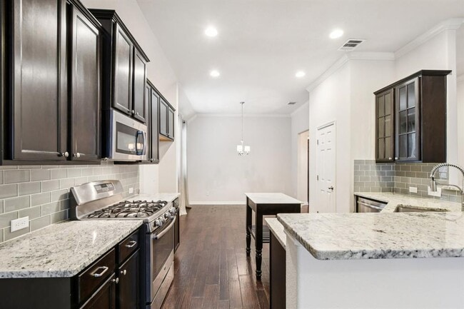 Building Photo - 2244 Hilltop Climb Dr