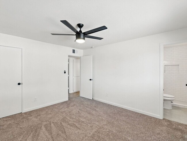 Building Photo - Fully upgraded home with garage!