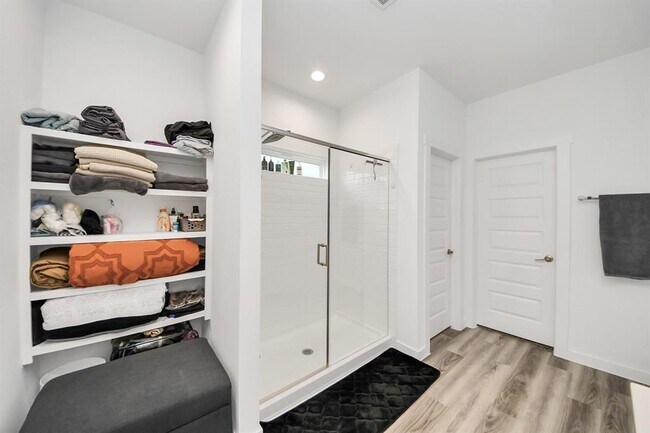 Building Photo - 31515 Avebury Lake Ln