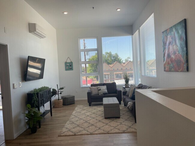 Interior Photo - The Urban