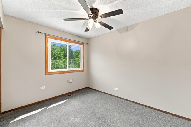Building Photo - 15 Brittany Ln