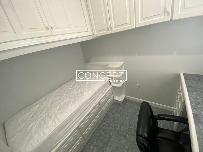 Building Photo - 60 London St