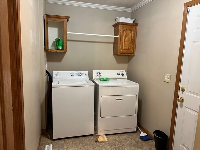 Building Photo - 303 Grace Dr