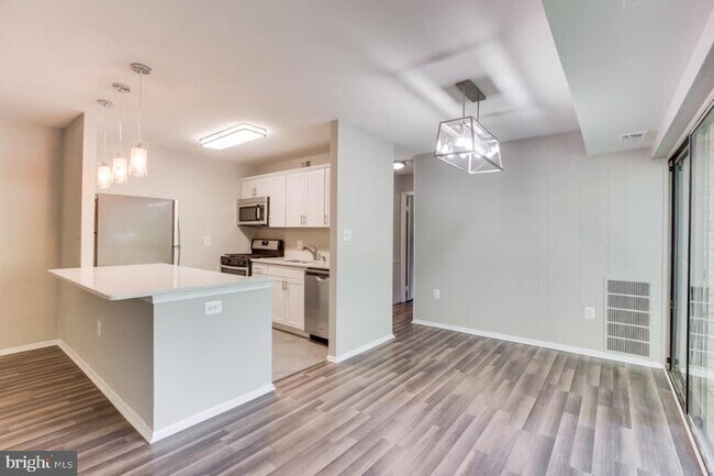 Building Photo - 5200 Crossfield Ct