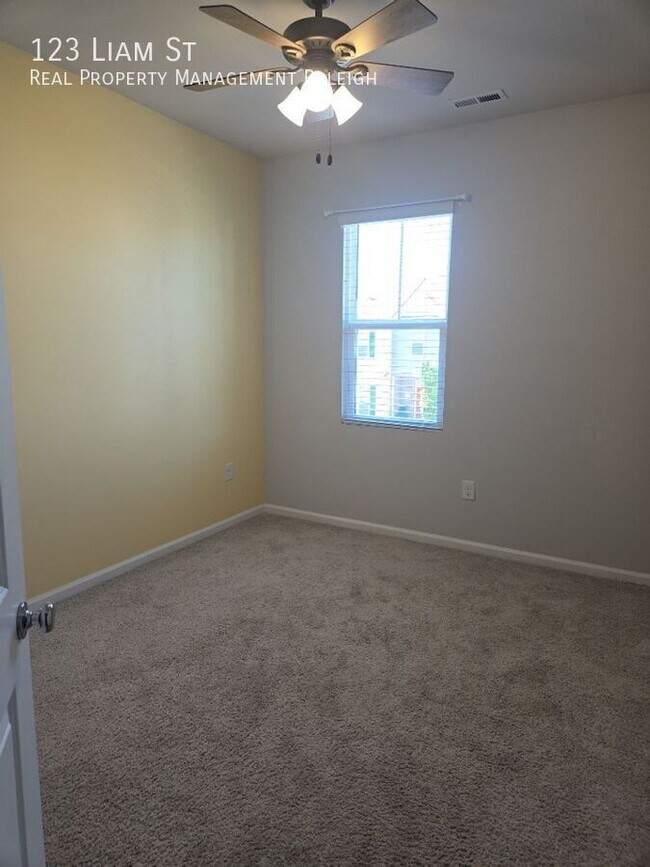 Building Photo - 123 Liam St