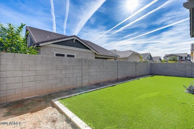 Building Photo - 2661 S Olympic Dr