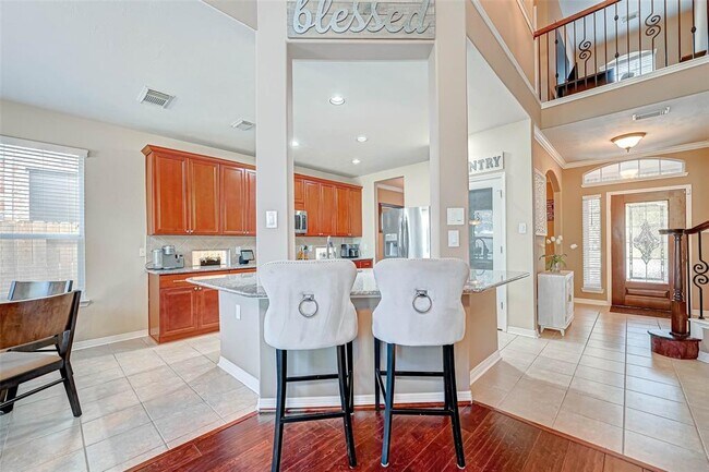 Building Photo - 618 Silver Creek Cir