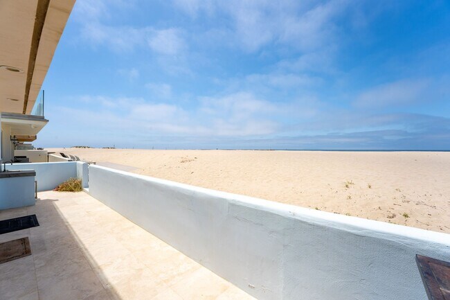 Building Photo - 3525 Ocean Dr