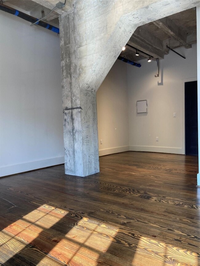 Building Photo - 4411 Dallas St