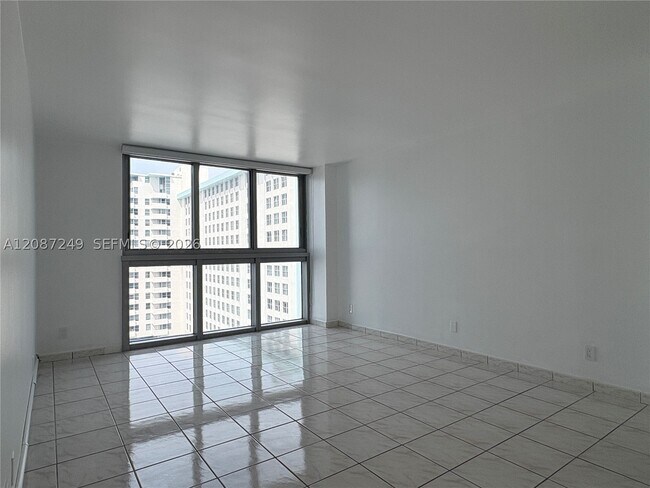 Building Photo - 2655 Collins Ave