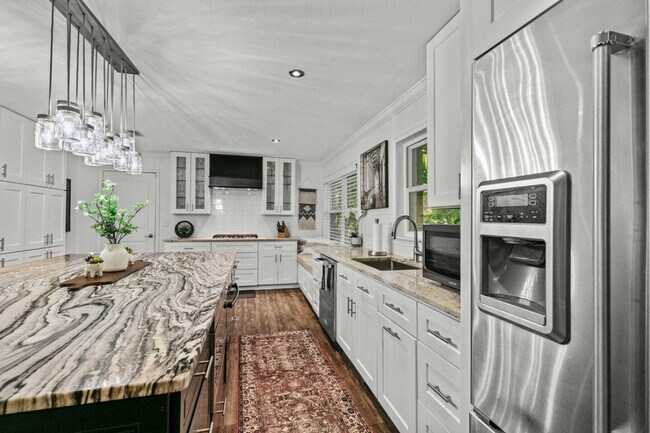 Building Photo - 2821 NW 4th Ln