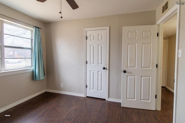 Building Photo - 4646 Sierra Madre Dr