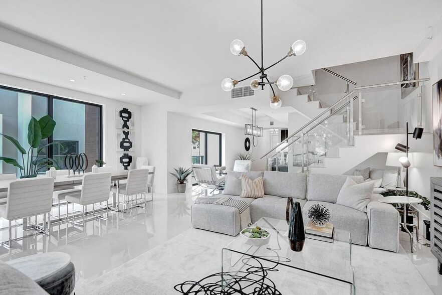 Building Photo - 3040 N Ocean Blvd