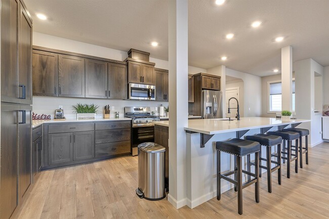 Building Photo - New 4 bedroom, 2.5 bath home in NW McMinnville