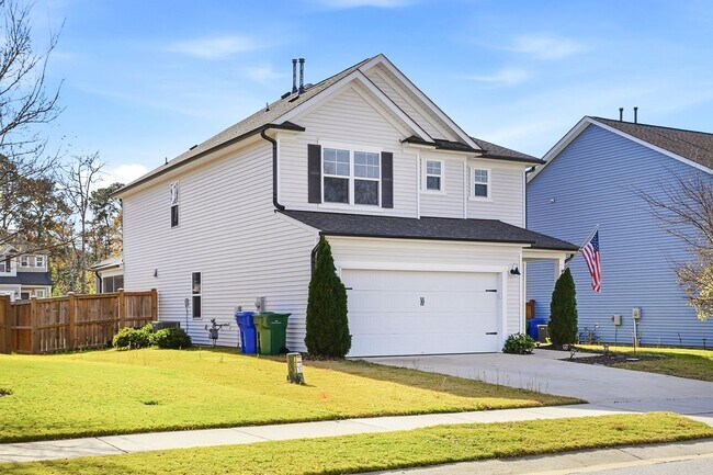 Building Photo - AVAILABLE AUGUST 7- NOW! BEAUTIFUL 2 STORY HOME IN FUQUAY-VARINA
