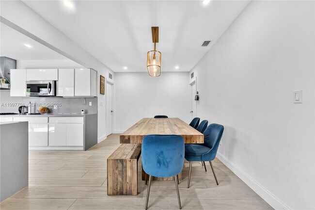 Building Photo - 1089 NE 110th St