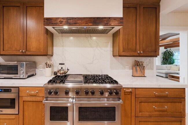 Building Photo - Beautiful Tarzana Rental!