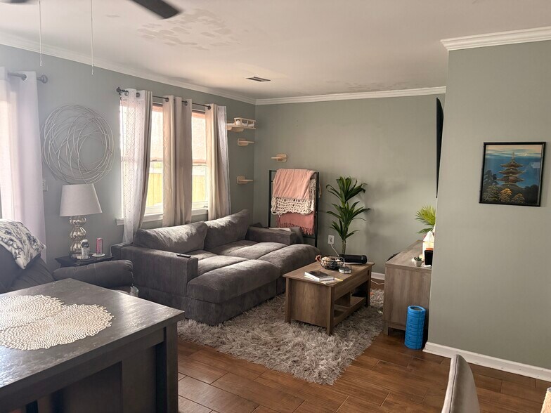 Building Photo - 5063 Popperdam Creek Dr