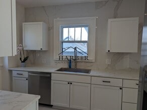 Building Photo - Renovated 3 Bedroom Single Family Home!