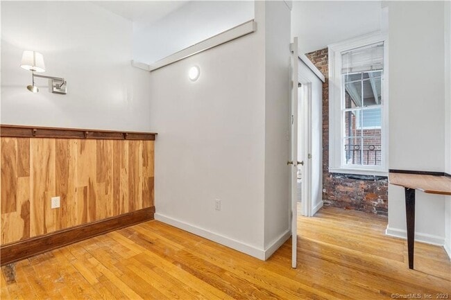 Building Photo - 239 Bradley St