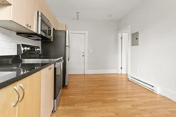 Building Photo - 14 Lyndhurst St