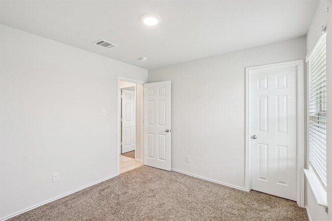 Building Photo - 9701 Kensley Rose Dr