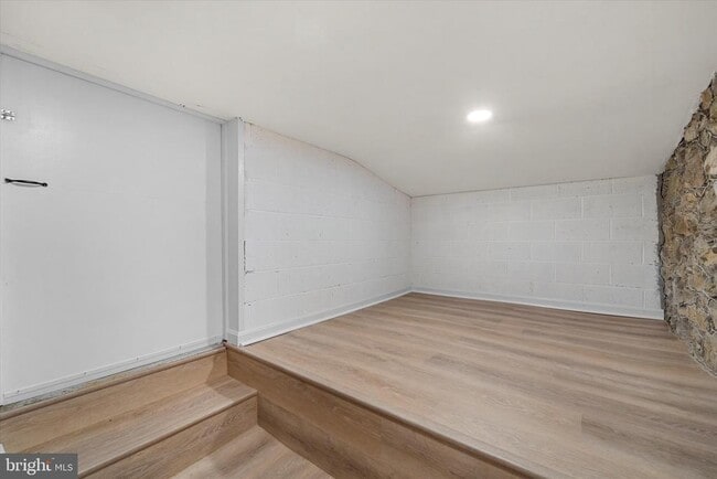 Building Photo - 311 W Main St