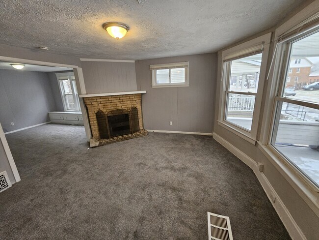 Building Photo - 10602 Earle Ave