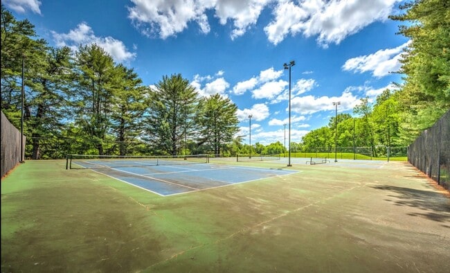 Building Photo - Knoxville 37920 - 2 bedroom with loft, 3 bath home in Cherokee Trail - Contact Adam Joachim 352-2...