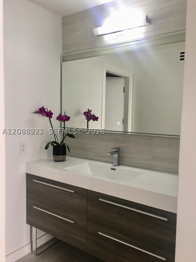 Building Photo - 881 Ocean Dr
