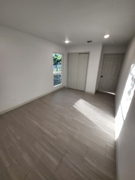 Building Photo - 2417 Castroville Rd