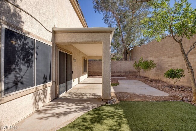 Building Photo - 1077 Lemongrass Ct