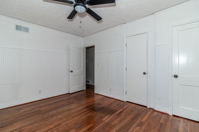 Building Photo - 2113 Cresswell Dr