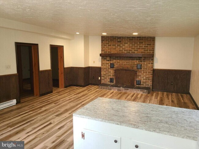 Building Photo - 65 E Hanover St