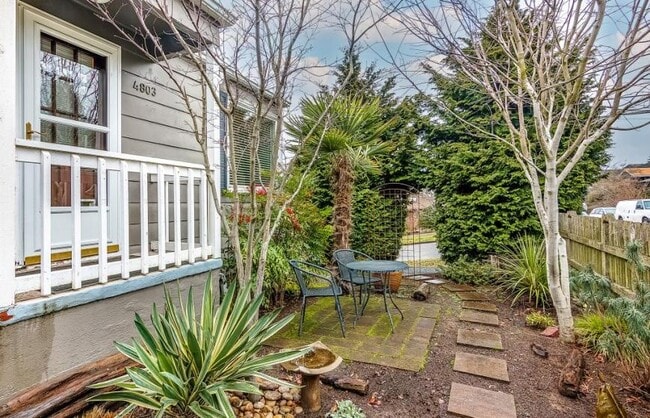Building Photo - 3 bedroom in Seattle WA 98116