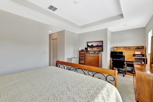 Building Photo - 2061 SE Glen Ridge Dr